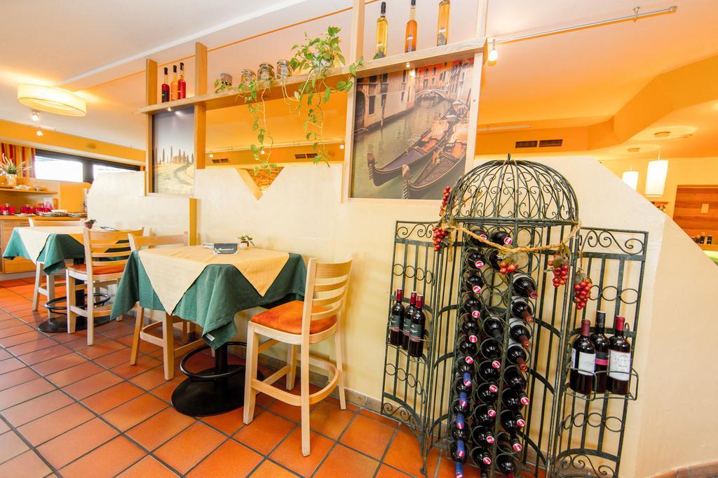 拉玛玛酒店 多瑙河畔阿沙赫 外观 照片