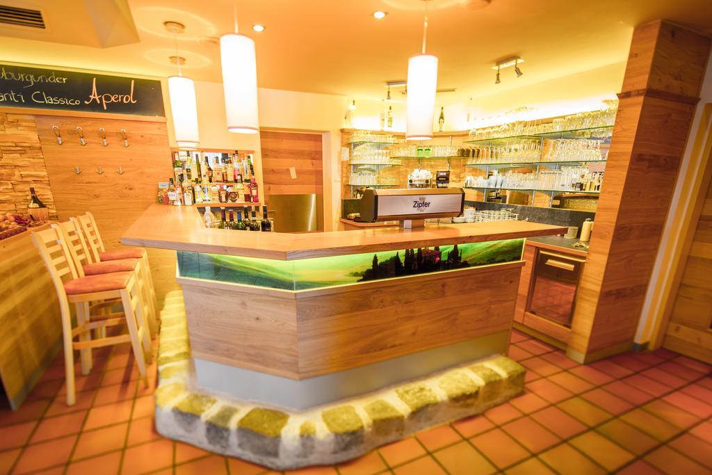 拉玛玛酒店 多瑙河畔阿沙赫 外观 照片
